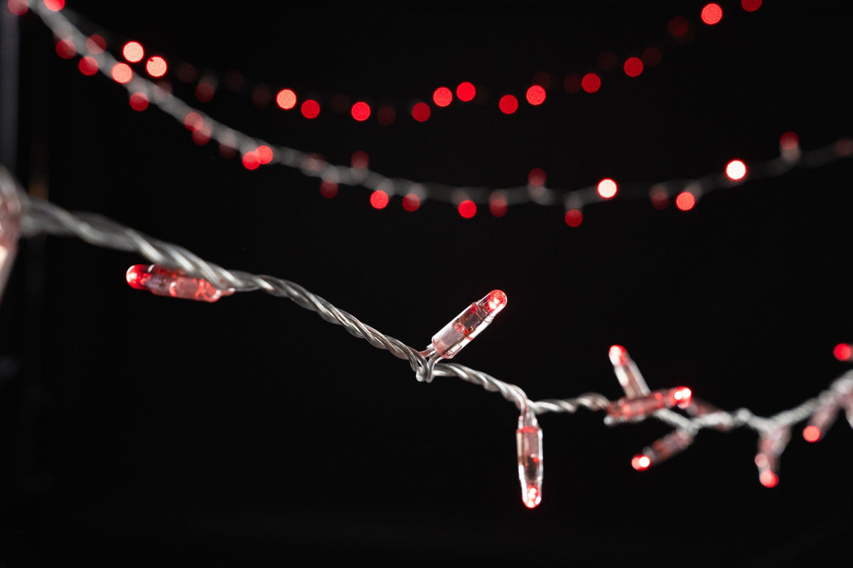 MK Illumination String Lite® 36 V – LED-Lichterkette Niedervolt – 12 m · 120 LED / Rot (029-072) – Anwendung / Detail