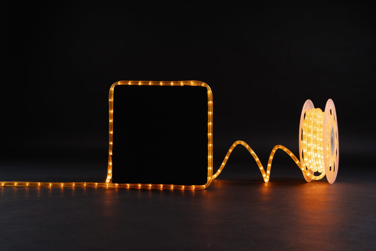 MK Illumination Rope Light QF+ – LED-Lichtschlauch 45 m, Ø 13 mm, 230 V | 6 Farben – 30 LED/m · Warmweiß (248-200) – Anwendung / Detail