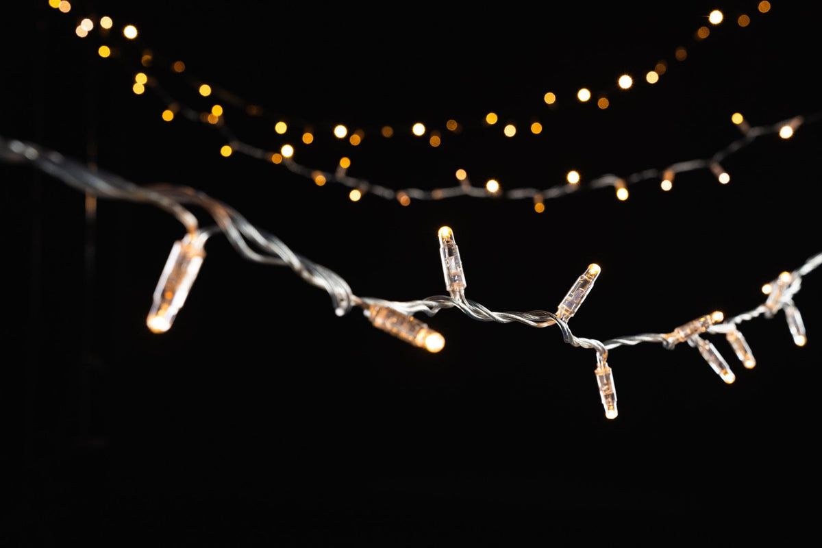 MK Illumination String Lite® 36 V – LED-Lichterkette Niedervolt – 12 m · 120 LED / Warmweiß (029-002) – Anwendung / Detail