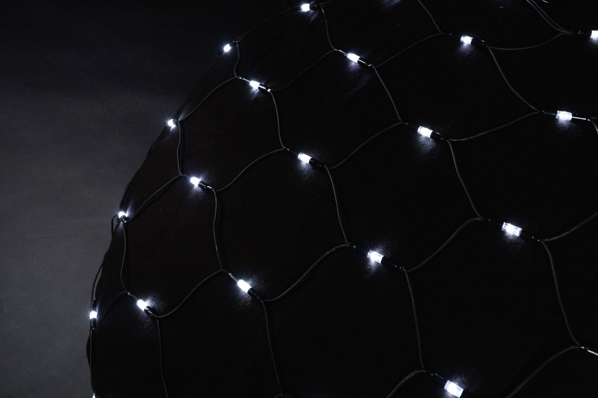 MK Illumination Mesh Lite® 36 V – LED-Lichternetz Niedervolt – 2 × 1 m · 96 LED / Brillantweiß / Schwarz (029-149) – Anwendung / Detail