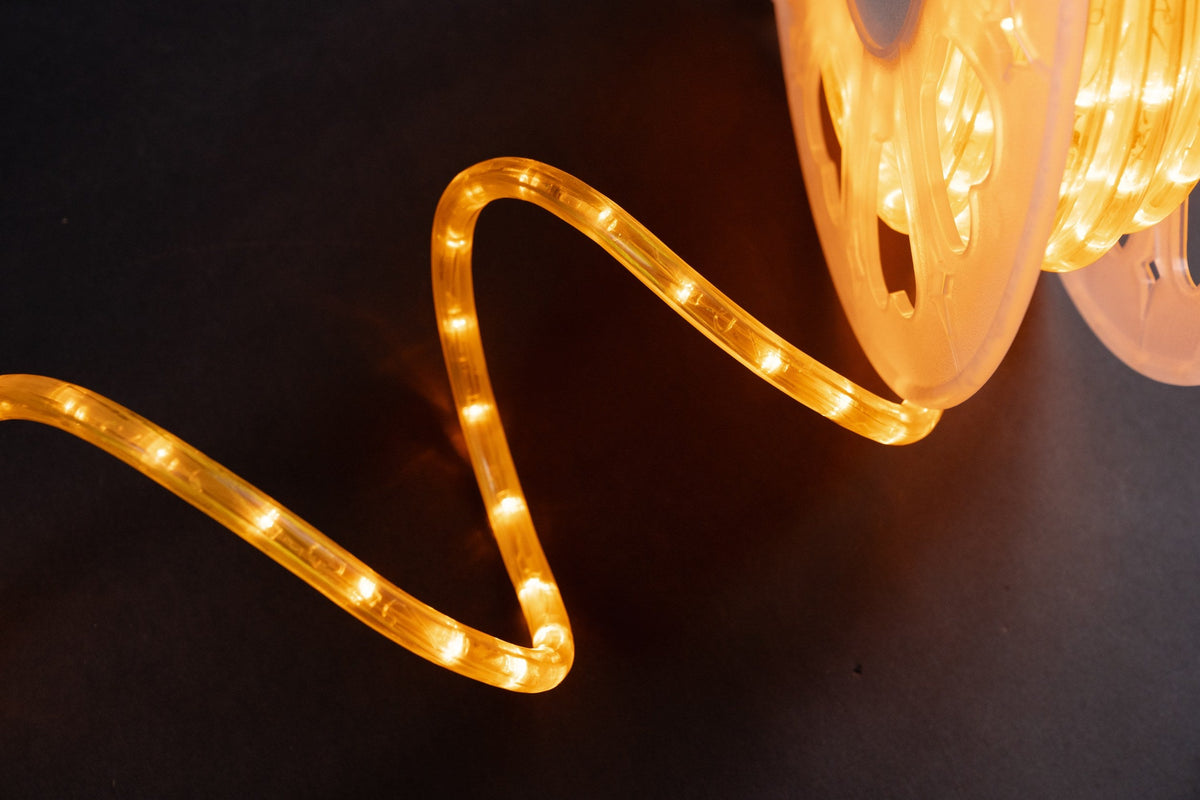 MK Illumination Rope Light QF+ – LED-Lichtschlauch 45 m, Ø 13 mm, 230 V | 6 Farben – 30 LED/m · Warmweiß (248-200) – Anwendung / Detail